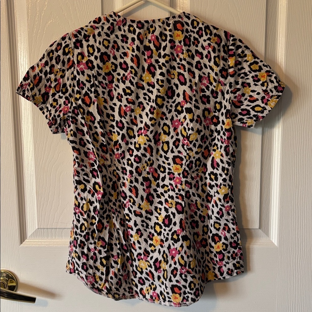 Cheetah Print Scrub Top - Picture 5 of 5